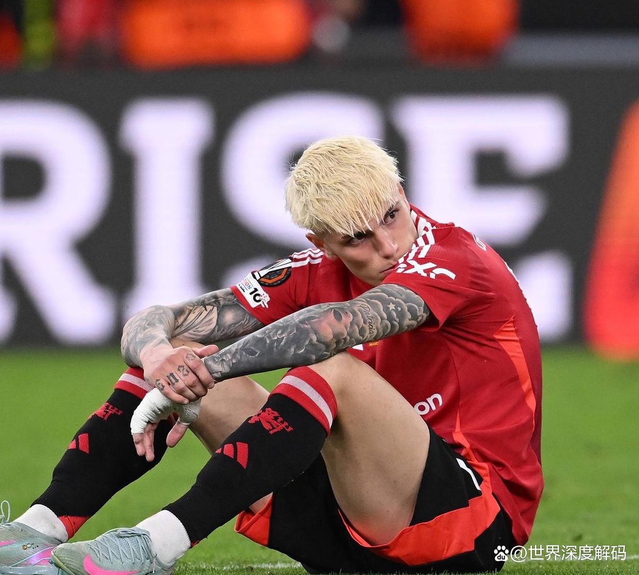 开云平台中国关于转会期那不勒斯调整名单以备中超；防线松动环节打磨；媒体盛赞；更衣室氛围转暖的信息